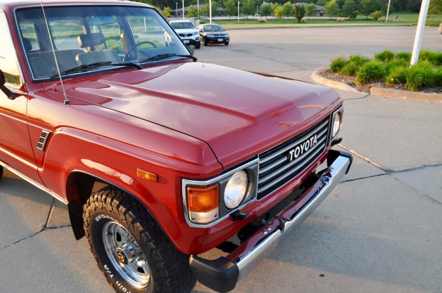 Детали экстерьера Toyota Land Cruiser 60 (FJ60) 1984 года  (NA) (фото 39 из 251)